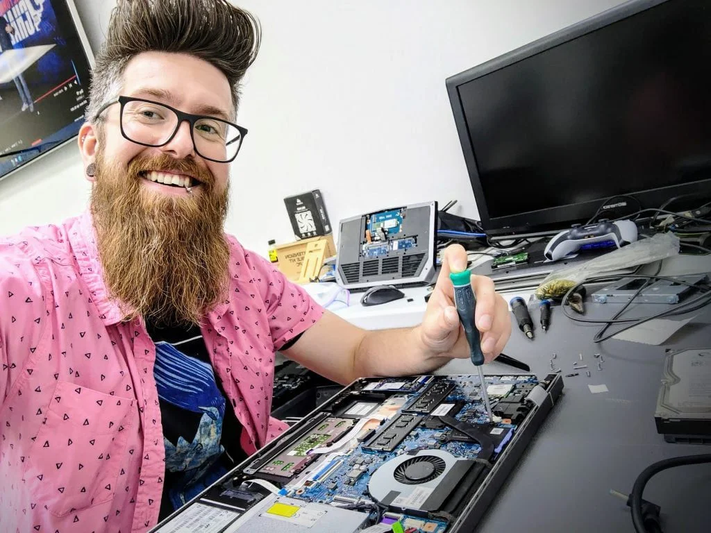 scott-lantow-smiling-working-on-computer-tuneup-for-customer-to-speedup-repair-1