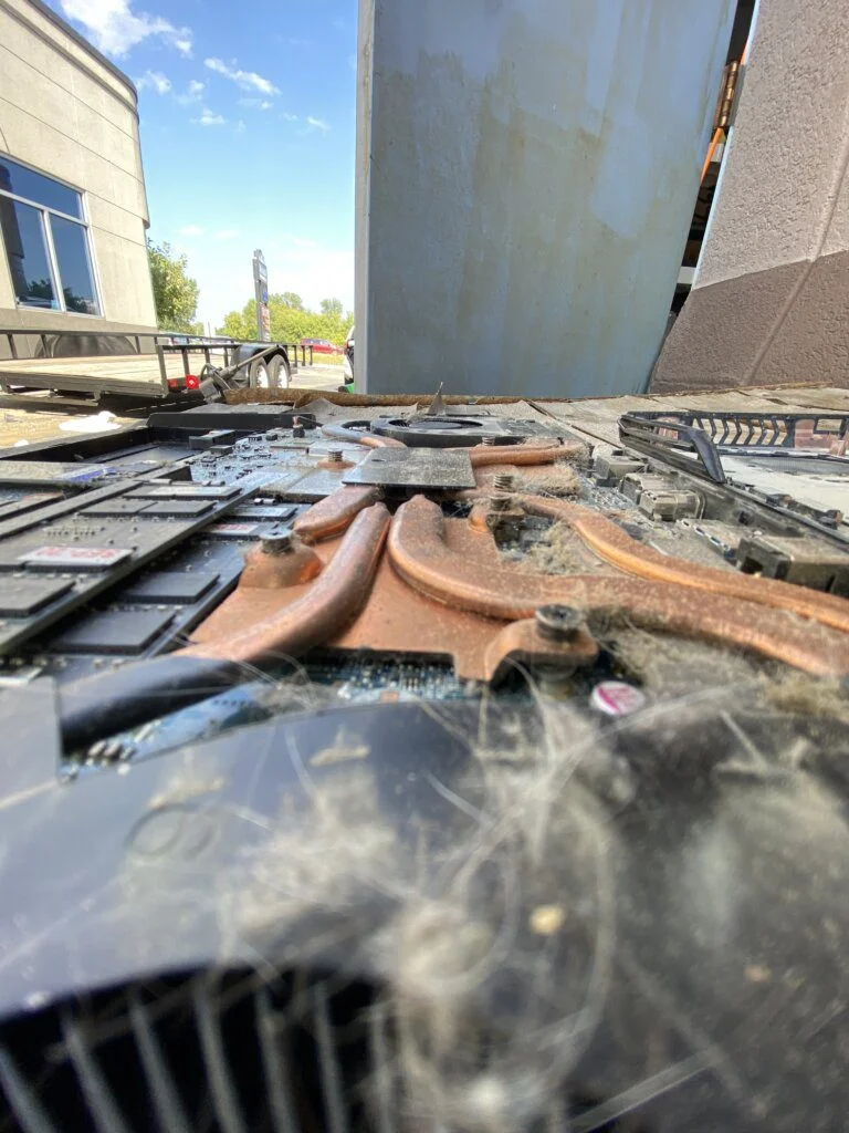 laptop macbook windows dirty cleanup tuneup fans dusty dirty fix repair 1