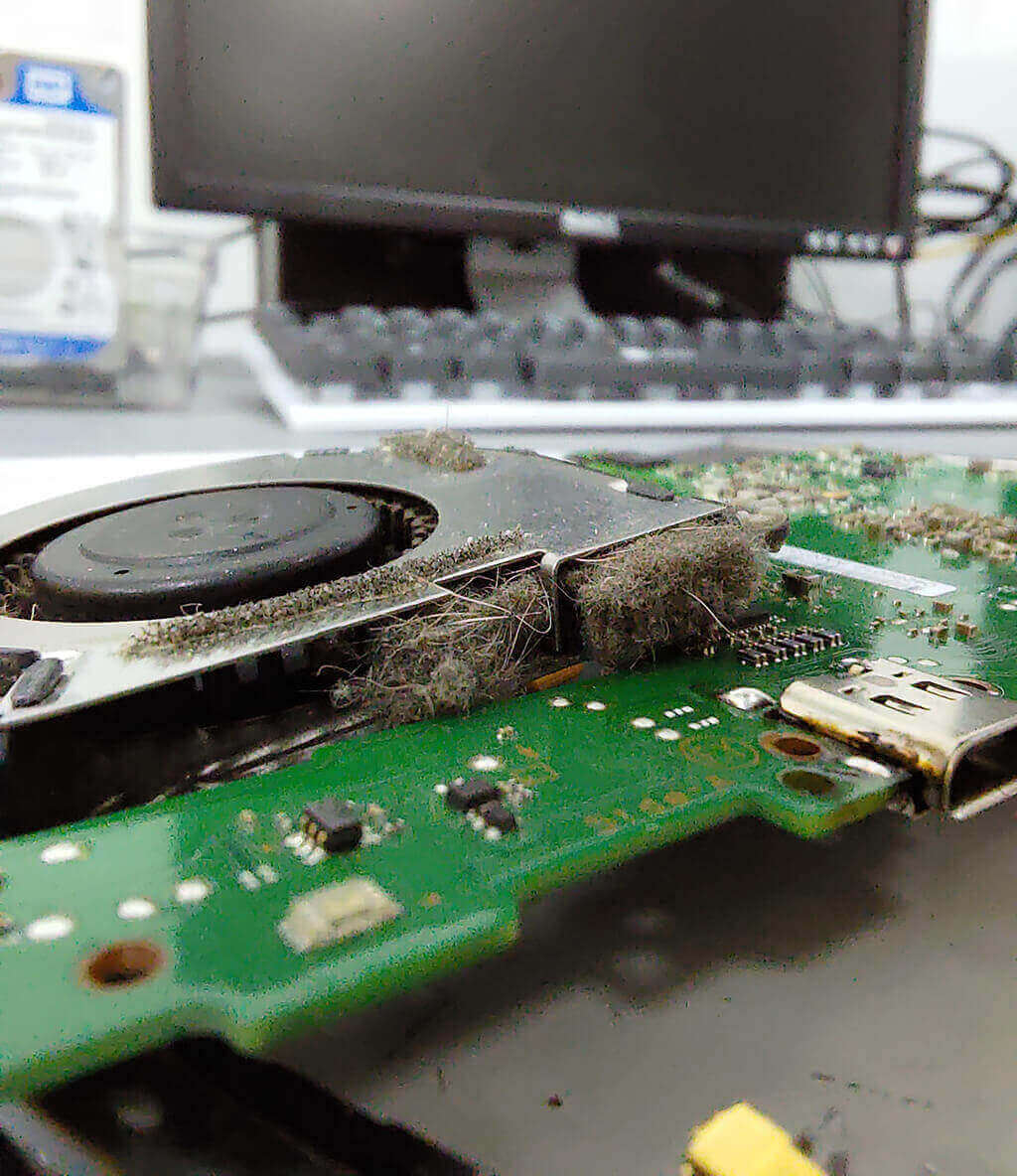 nintendo-switch-broken-hdmi-reapir-and-clean-up-tuneup-mother-board-opened-up-dirty-shot-close-up-1