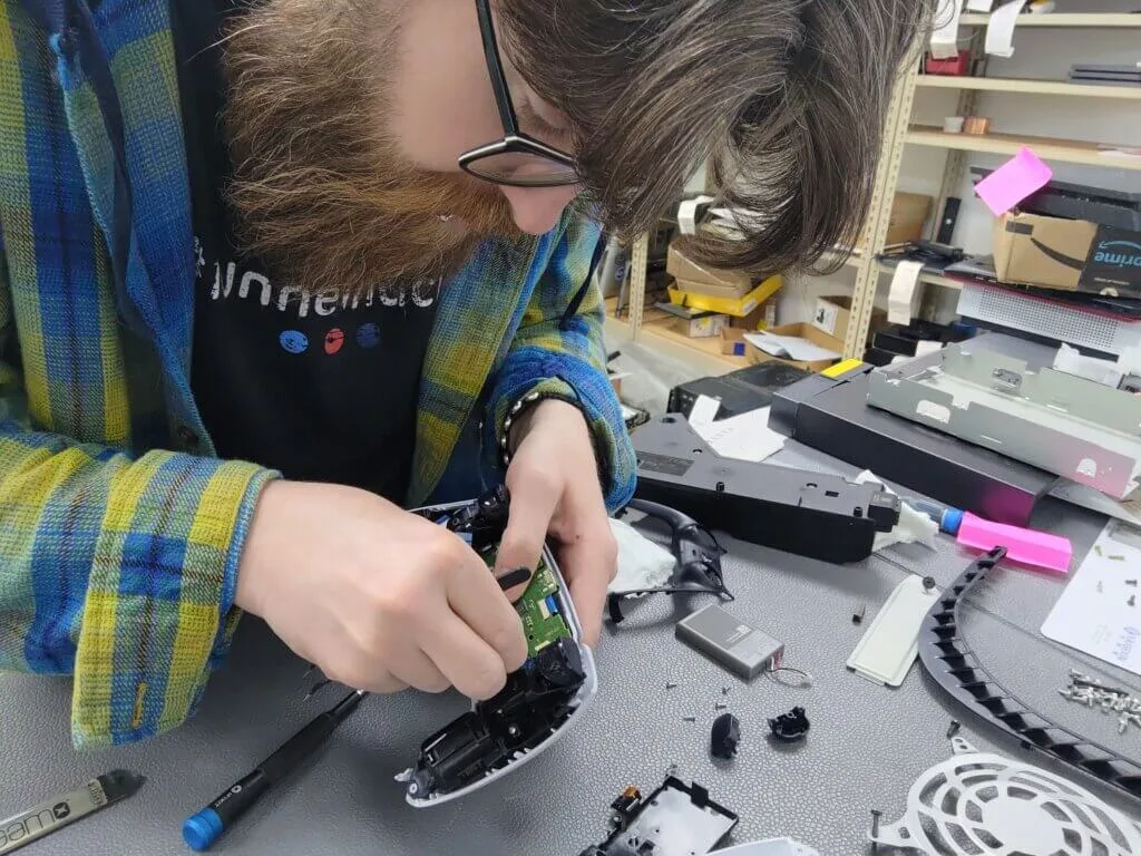 scott-the-rockford-tech-guy-repairing-ps5-stick-drift-hall-effect-joysticks-5