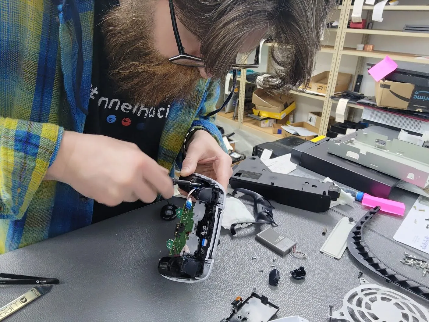 scott-the-rockford-tech-guy-repairing-ps5-stick-drift-hall-effect-joysticks-6